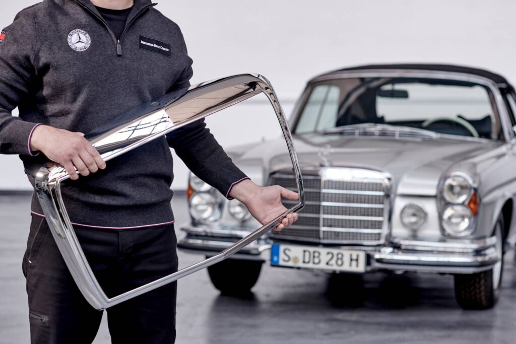 Mercedes-Benz Classic Notes 3/2024 celebrates 65 years of crash tests, iconic models like the 1959 "Fintail," the 1984 124 series, and the preservation of these classics with genuine parts.