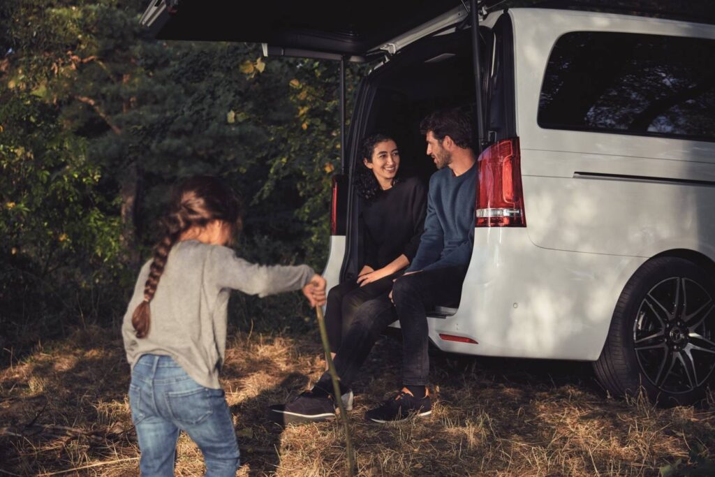 Mercedes-Benz Rent expands its fleet in Germany, offering a wider range of cars and vans for flexible rentals from 24 hours to 24 months, with online booking and convenient pickup options.