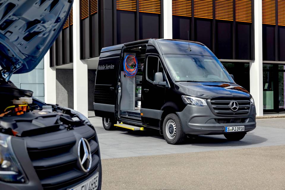 Mercedes-Benz Vans introduces a Mobile Service that brings maintenance and repairs directly to customers, minimizing downtime and enhancing convenience for both private owners and fleet managers.