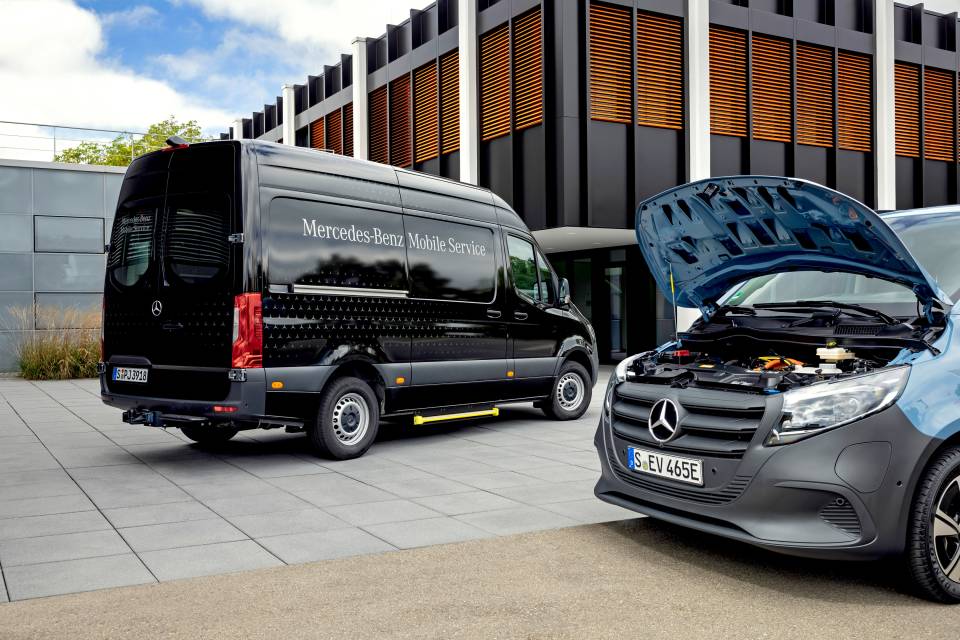 Mercedes-Benz Vans introduces a Mobile Service that brings maintenance and repairs directly to customers, minimizing downtime and enhancing convenience for both private owners and fleet managers.