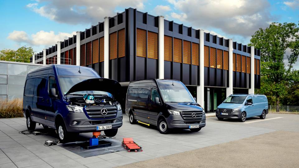 Mercedes-Benz Vans introduces a Mobile Service that brings maintenance and repairs directly to customers, minimizing downtime and enhancing convenience for both private owners and fleet managers.