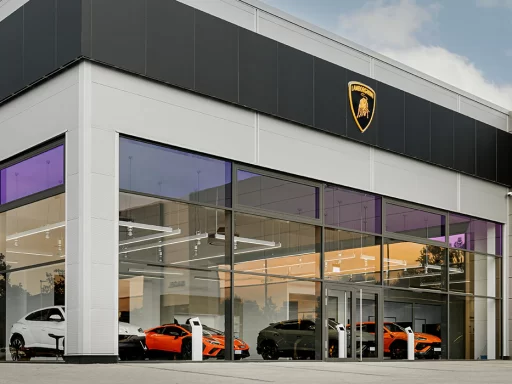 Lamborghini opens a new dealership in Hanover, featuring the brand’s latest models, hybrid innovations, and nearly limitless customization options in a modern 650-square-meter facility.