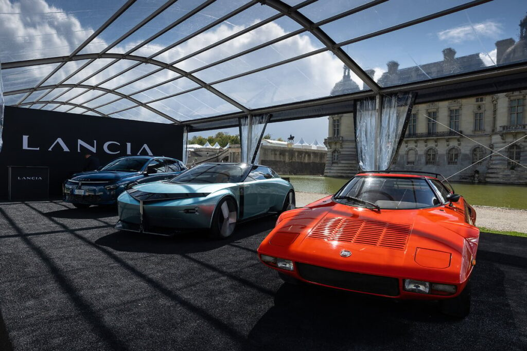 Stellantis Heritage showcases iconic Alfa Romeo and Lancia models at Chantilly Arts & Élégance 2024, celebrating automotive legacy with rare vintage cars and modern innovations from September 12-15.