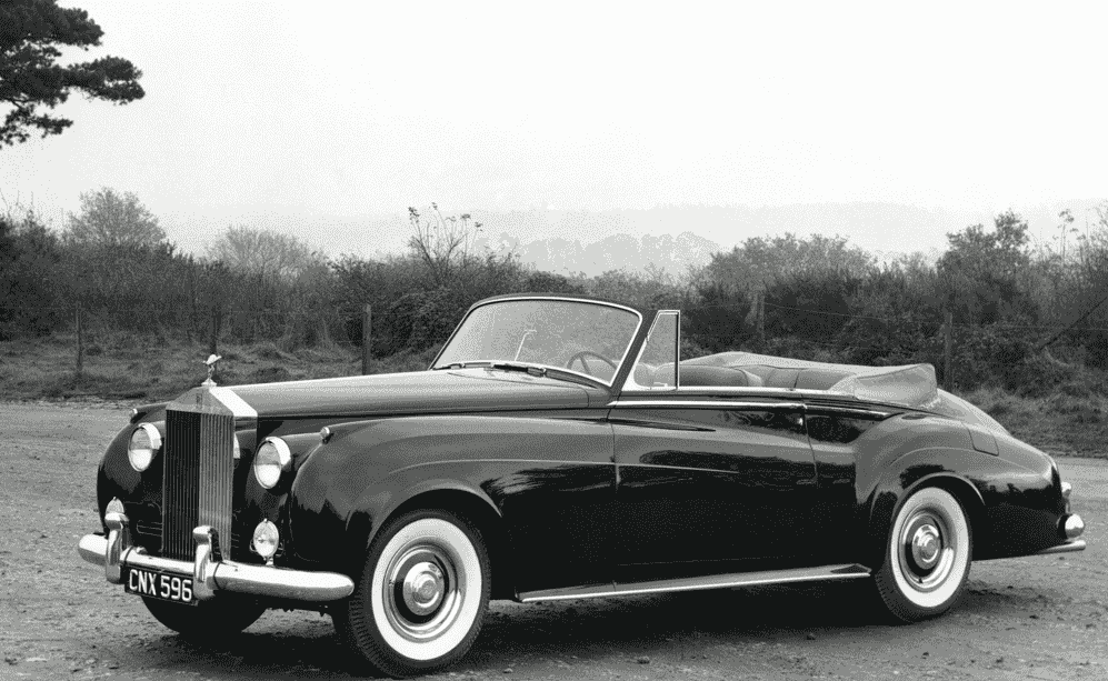 The 1955 Rolls-Royce Silver Cloud revolutionized luxury car design with modern styling, advanced engineering, and bespoke craftsmanship, marking a pivotal moment in the marque’s history.