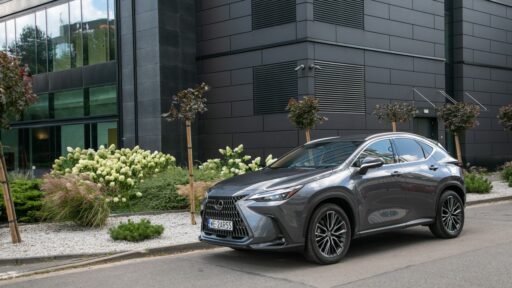 Lexus launches an end-of-year sale with price reductions of up to PLN 100,000 on selected hybrid models, including the Lexus LBX, UX, NX, ES, and RX, plus discounts on winter wheels.