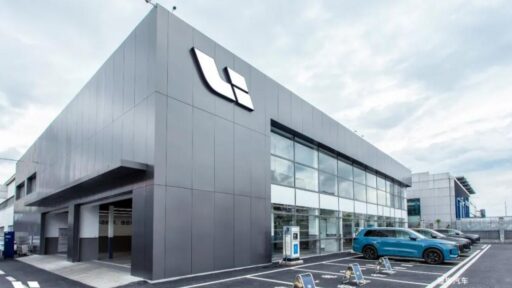 Li Auto delivered 53,709 vehicles in September 2024, marking a 48.9% year-on-year increase. This brings their total deliveries for the year to 341,812, setting new records in the NEV market.