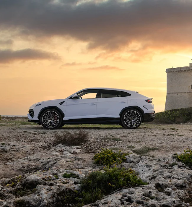 The Lamborghini Urus SE, a plug-in hybrid Super SUV, made a powerful debut at Nardò, showcasing 800 CV, 950 Nm of torque, and advanced tech for an exhilarating performance.