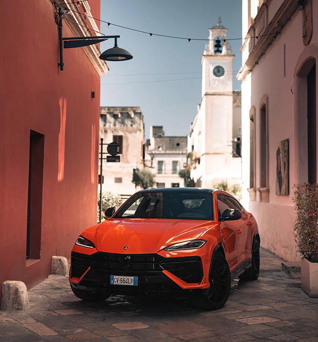 The Lamborghini Urus SE, a plug-in hybrid Super SUV, made a powerful debut at Nardò, showcasing 800 CV, 950 Nm of torque, and advanced tech for an exhilarating performance.