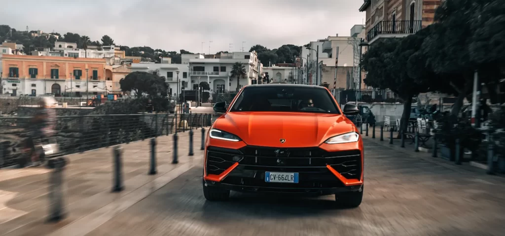 The Lamborghini Urus SE, a plug-in hybrid Super SUV, made a powerful debut at Nardò, showcasing 800 CV, 950 Nm of torque, and advanced tech for an exhilarating performance.