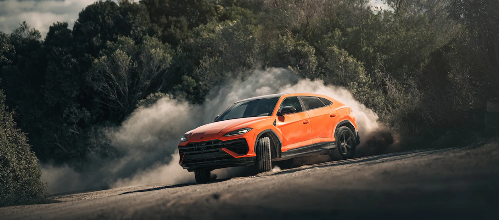 The Lamborghini Urus SE, a plug-in hybrid Super SUV, made a powerful debut at Nardò, showcasing 800 CV, 950 Nm of torque, and advanced tech for an exhilarating performance.