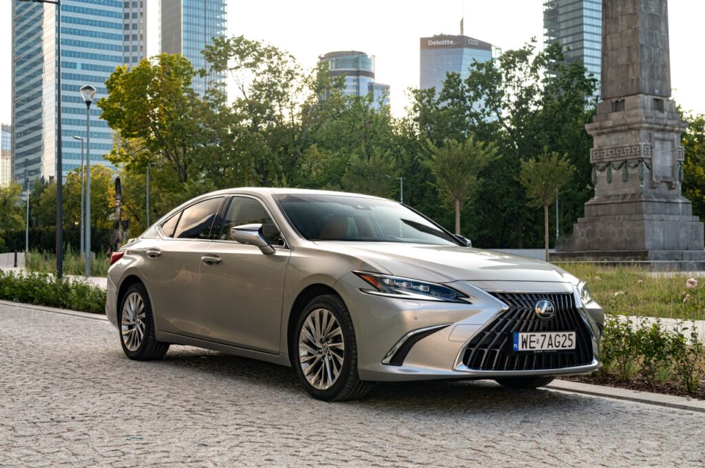 Lexus sees a 40% increase in fleet registrations in Poland after Q3 2024, driven by hybrid efficiency, flexible financing, and the popularity of models like NX, RX, UX, ES, and LBX.