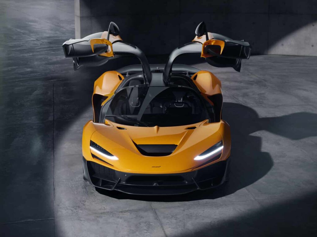 McLaren Automotive teams up with Divergent Technologies to develop advanced 3D-printed suspension components for the new W1 supercar, enhancing performance and sustainability.