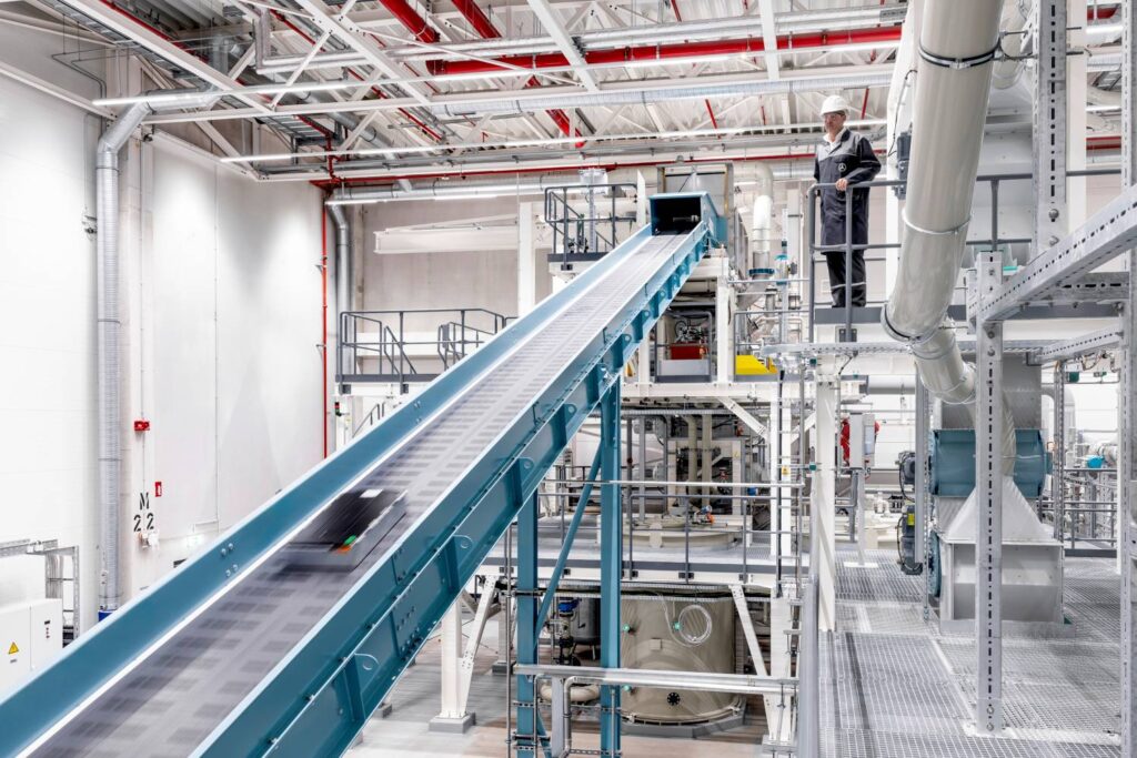 Mercedes-Benz opens Europe’s first battery recycling plant in Germany, using innovative processes to reclaim valuable materials and support sustainable, all-electric vehicle production.