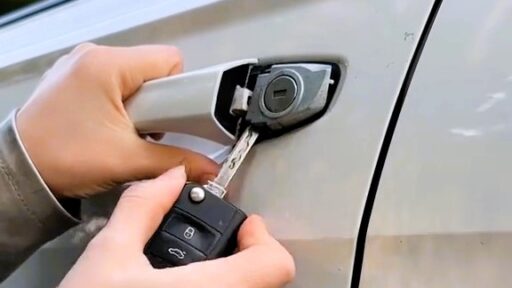 Motoring expert shares essential car hacks for emergencies, including gear shifting without brakes and unlocking doors with a dead key; viewers praise the tips.