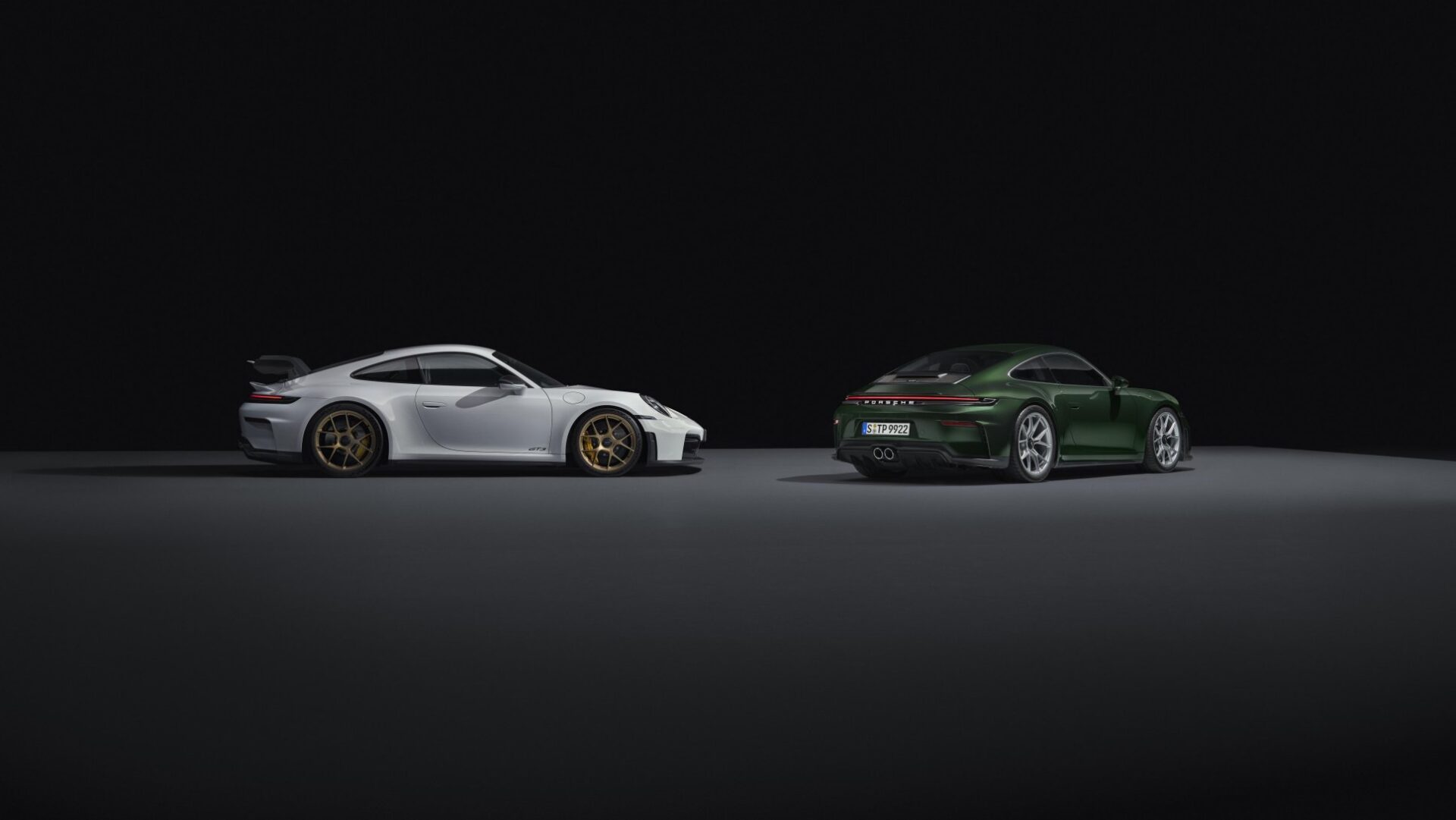 Porsche celebrates 25 years of the 911 GT3 with two new versions: the 911 GT3 and the 911 GT3 with Touring package, combining racing performance with everyday usability and customization.