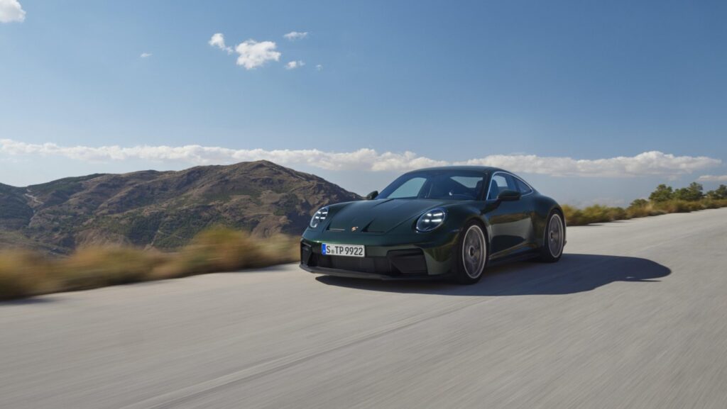 Porsche celebrates 25 years of the 911 GT3 with two new versions: the 911 GT3 and the 911 GT3 with Touring package, combining racing performance with everyday usability and customization.