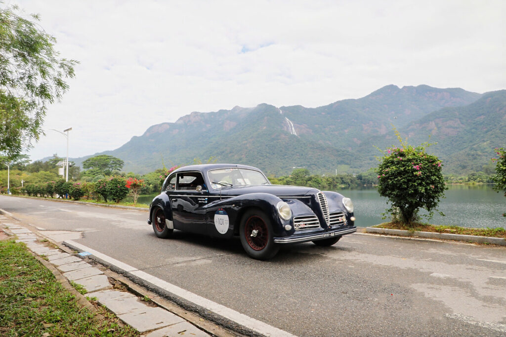 Alfa Romeo celebrates victory at the inaugural 1000 Miglia Experience China, with the Freccia d’Oro 6C 2500 Sport leading a race that honors its rich vintage racing legacy.