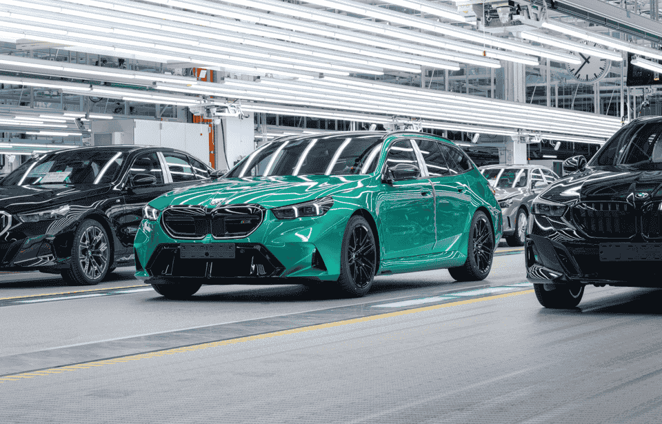 BMW has begun production of the new M5 Touring at its Dingolfing plant, blending 727 hp performance with spacious design for daily and long-distance drives in the 5 Series lineup.