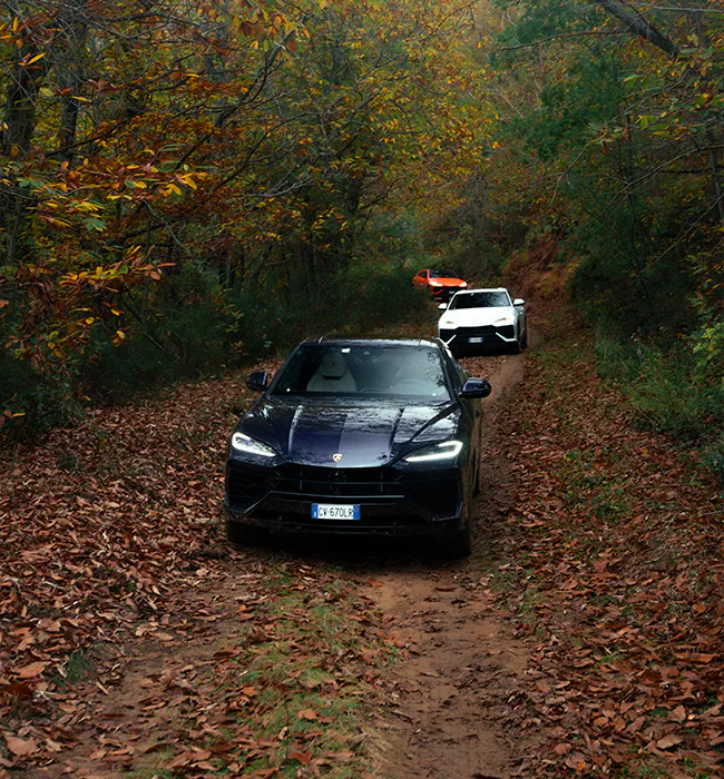 Lamborghini’s Esperienza Terra Versilia took customers on a thrilling journey through Tuscany with the new Urus SE, combining luxury, adventure, and dynamic driving experiences.