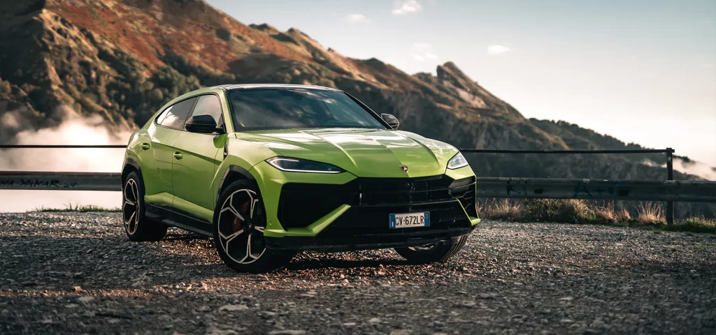 Lamborghini’s Esperienza Terra Versilia took customers on a thrilling journey through Tuscany with the new Urus SE, combining luxury, adventure, and dynamic driving experiences.