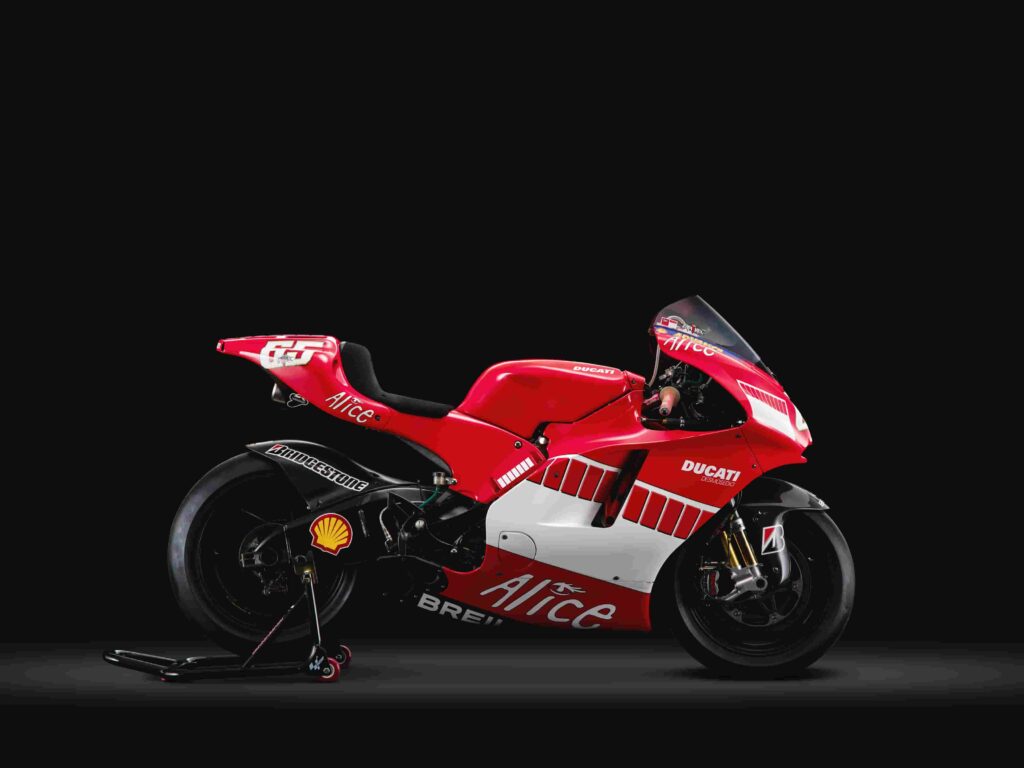 Loris Capirossi’s race-winning Ducati GP6, a pinnacle of MotoGP engineering, is set for auction at £600,000. A rare piece of racing history from the golden era.