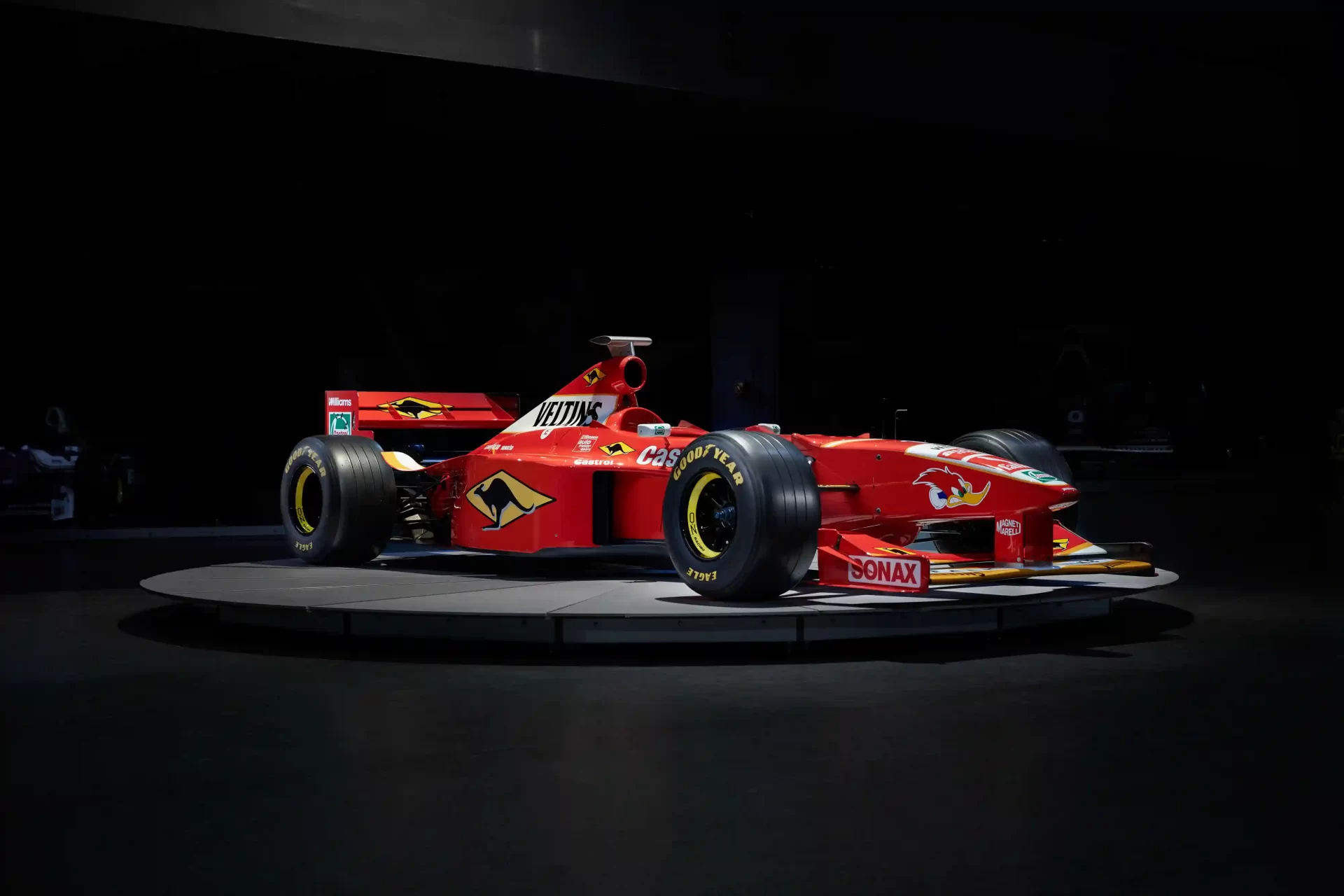 Legendary 1998 Williams FW20, raced by Jacques Villeneuve, heads to auction for £250,000; an iconic F1 car from a golden era, perfect for collectors.