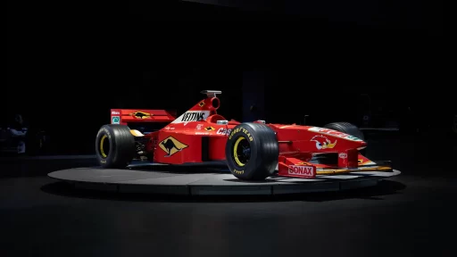 Legendary 1998 Williams FW20, raced by Jacques Villeneuve, heads to auction for £250,000; an iconic F1 car from a golden era, perfect for collectors.