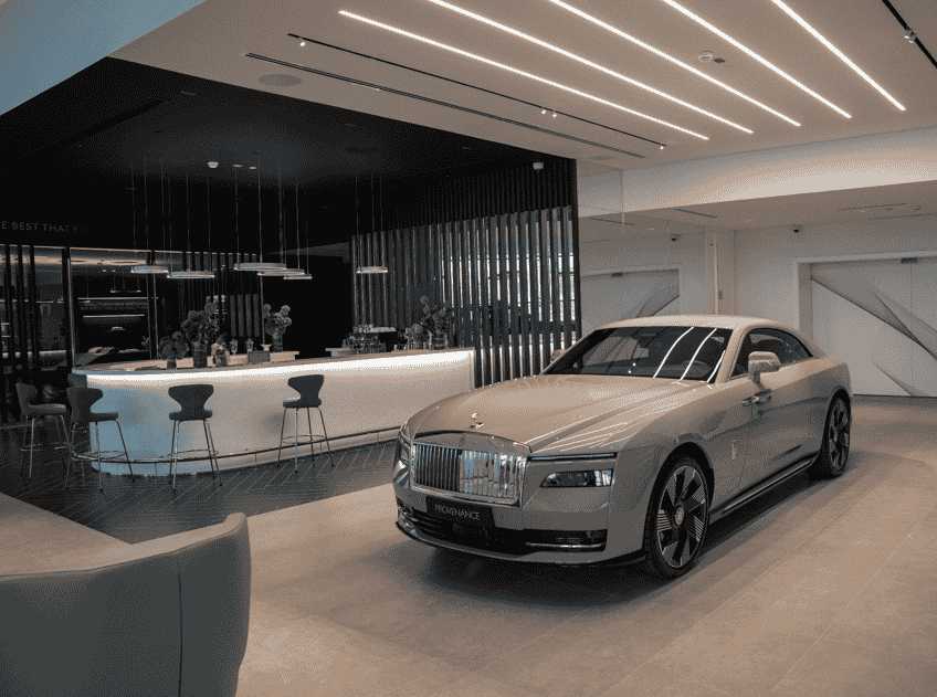 Rolls-Royce unveils its new Abu Dhabi showroom, featuring a modern Bespoke Commissioning Atelier and hospitality lounge, tailored for discerning clients seeking personalized luxury.