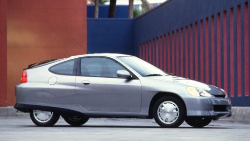 Honda celebrates 25 years of hybrid innovation, starting with the 1999 Insight and now representing over 25% of sales. Discover Honda’s journey towards an electrified future.