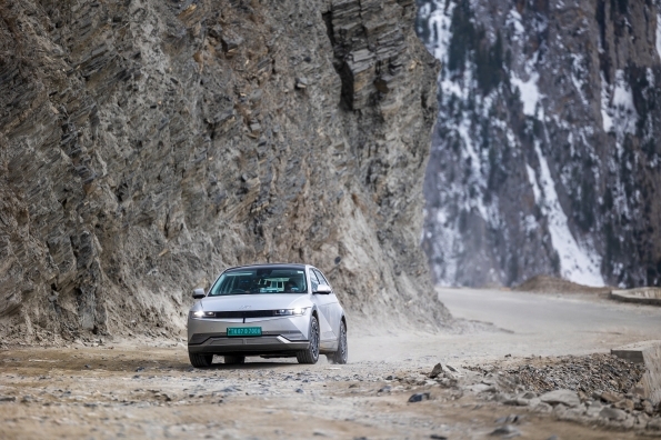 Hyundai IONIQ 5 sets a Guinness World Record for greatest altitude change by an electric car, tackling 5,802 meters over 4,900 km across India, showcasing resilience and innovation.