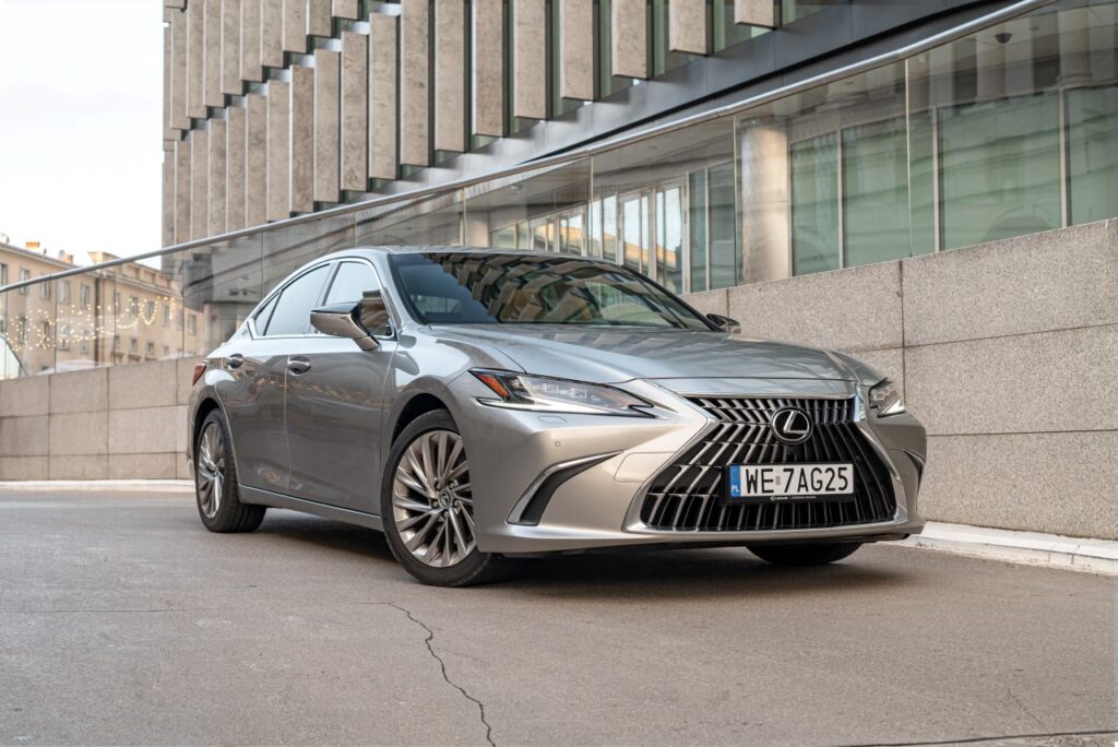 Lexus celebrates 3 million hybrid sales worldwide, driven by nearly 20 years of innovation, reliability, and sustainability, led by models like the RX, ES, and NX.