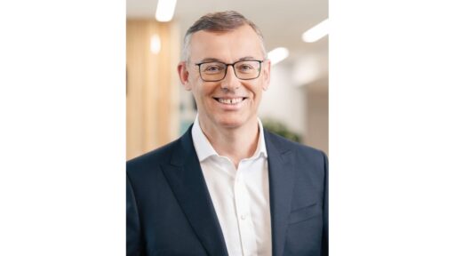 Alain Favey is the new CEO of Peugeot, succeeding Linda Jackson. With experience at PSA and Volkswagen, he will lead the brand’s growth and electrification strategy.