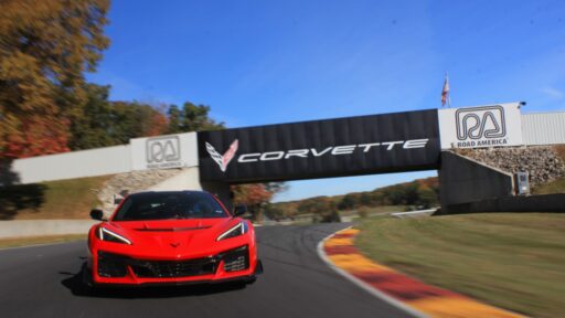 Corvette ZR1 sets five U.S. lap records, showcasing its 1,064-hp power, track-focused aerodynamics, and record-breaking performance on America’s top racing circuits.