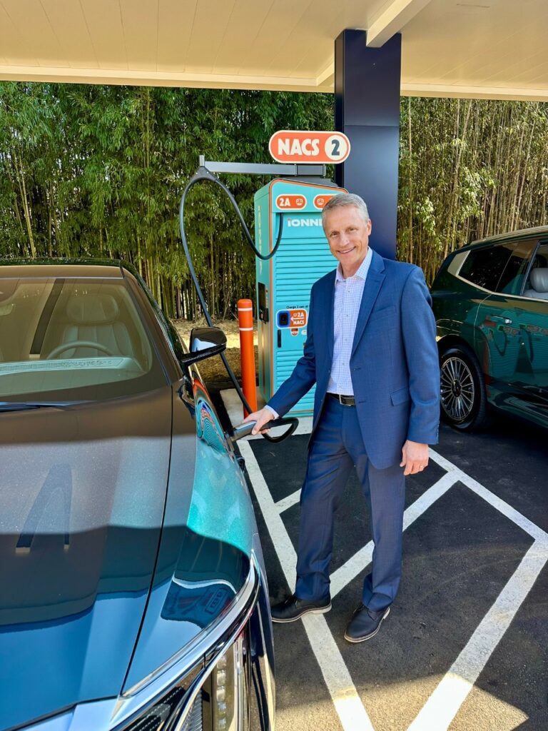 IONNA, backed by GM and top automakers, opens its first Rechargery in Apex, NC, offering fast EV charging with premium amenities and plans for 1,000 bays by year-end.