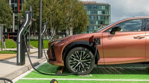 Lexus Charging Network now offers access to over 7,500 charging points in Poland and 860,000 across Europe, with seamless app integration and flexible tariff plans.