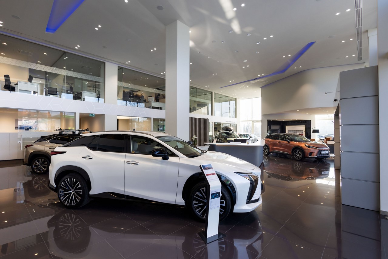 Lexus expands in Poland with a new showroom in Gliwice, offering premium sales, service, and financing, embodying the brand’s signature Omotenashi hospitality.