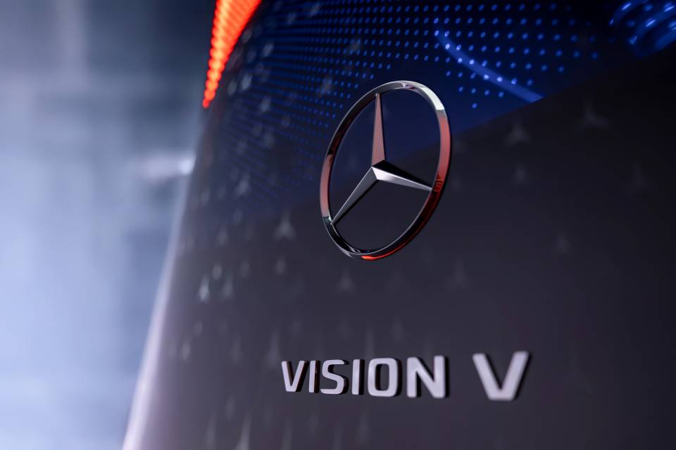 Mercedes-Benz Vans unveils Vision V, a fusion of luxury and innovation, paving the way for the VAN.EA platform and a new era of exclusive, spacious electric mobility.