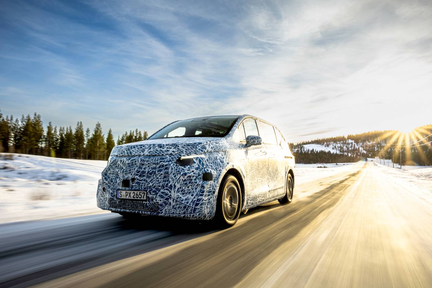 Mercedes-Benz tests its next-gen MPVs in Arctic conditions, refining all-wheel drive, rear-axle steering, and EV efficiency ahead of their 2026 launch.