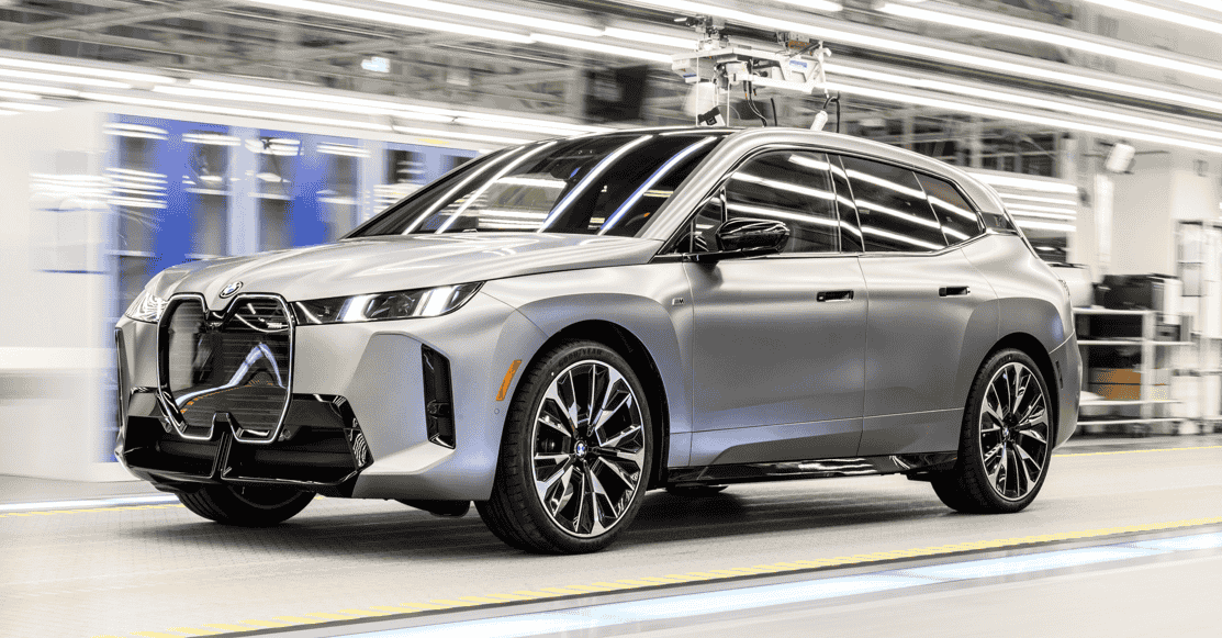 BMW begins production of the updated iX in Dingolfing, featuring 25% more power, a 701 km range, and new M Sport packages, reinforcing its leadership in electric mobility.