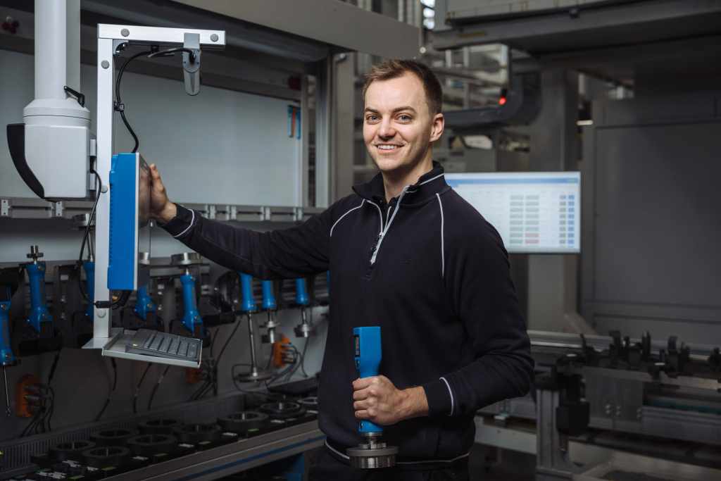 JLR launches a £100M circularity program to cut waste, repurpose equipment, and support EV production, reducing emissions while boosting sustainability and cost savings.