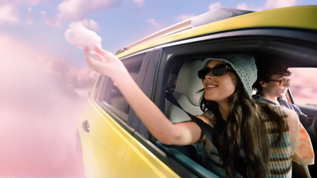 Fiat celebrates 30 years of Shaggy’s “Boombastic” with a new track and vibrant video starring the Fiat Grande Panda, blending retro style, fun design, and electric innovation.