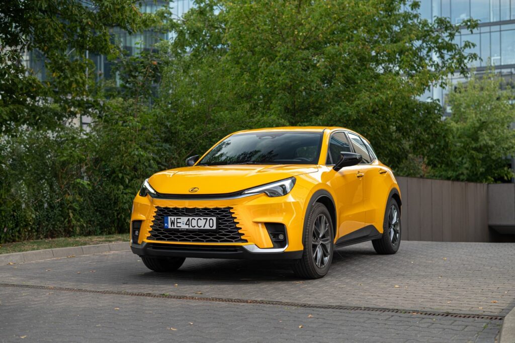 Lexus leads Poland’s premium car market in 2025 with strong private buyer preference, boosted by NX and LBX models dominating D-SUV and B-SUV premium segments.