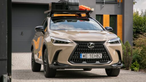 Lexus leads Poland’s premium car market in 2025 with strong private buyer preference, boosted by NX and LBX models dominating D-SUV and B-SUV premium segments.