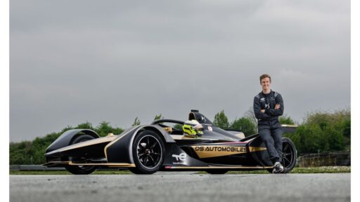 Théo Pourchaire joins DS Performance for a Formula E development program, including tests in the DS E-TENSE FE21 and simulator sessions as part of Stellantis’ young driver plan.